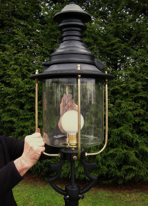 Belgravia Wall Light On Ornate Corner Bracket