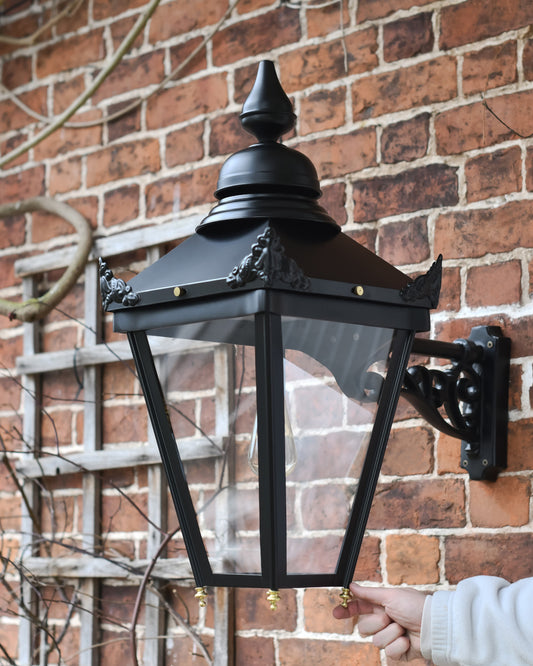 Wall mounted victorian light