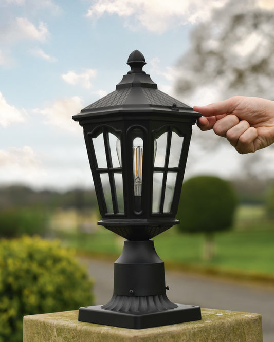 Traditional pillar light