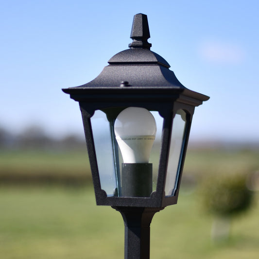 Traditional Tall Entrance Pillar Light