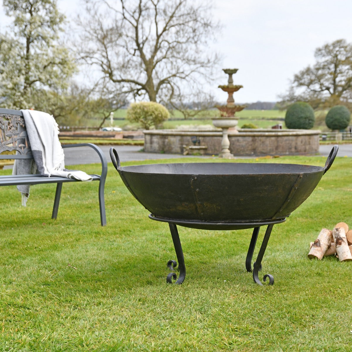 100cm Kadai Bowl with Stand in Garden Setting 