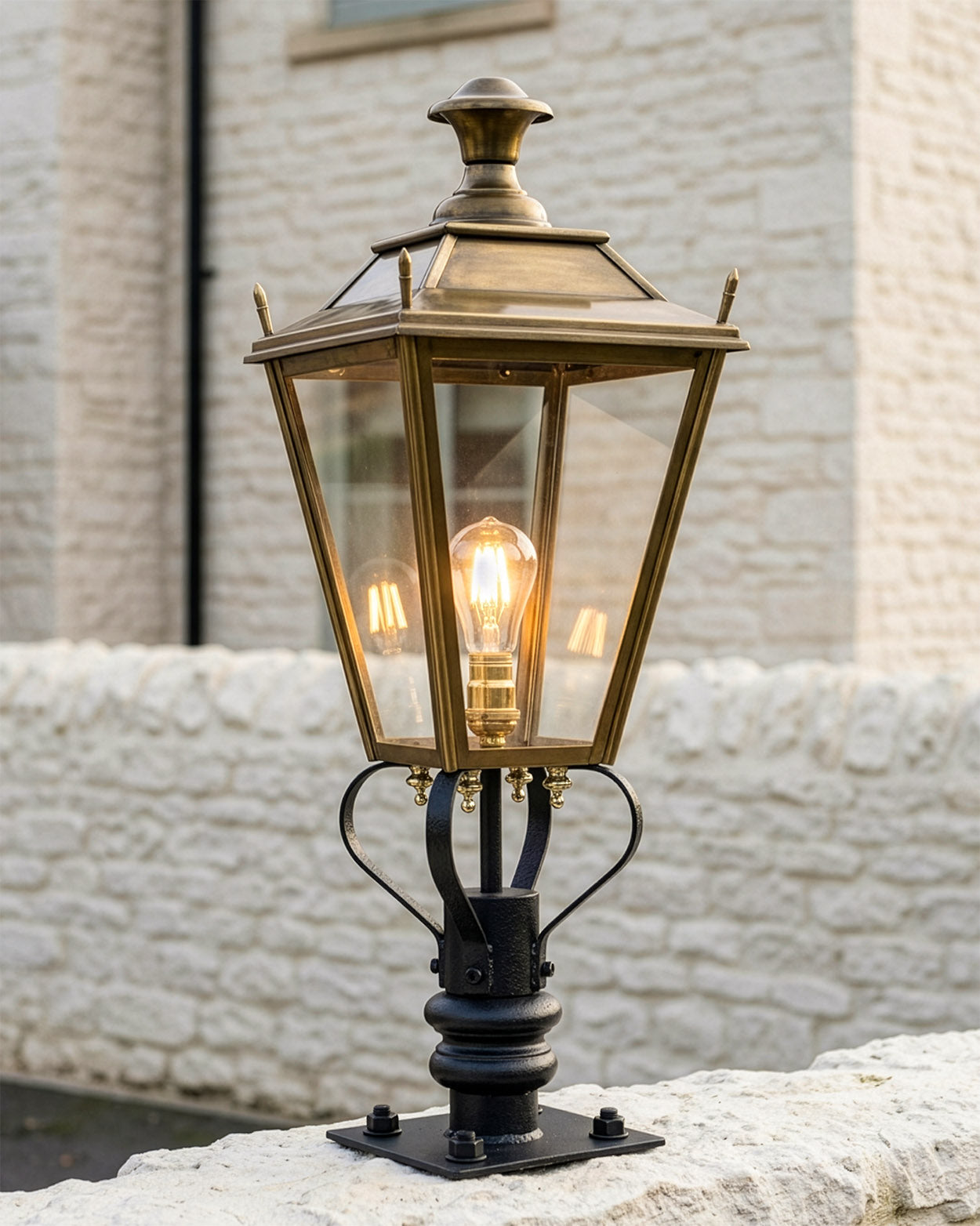 Antique Brass Dorchester Pillar Post Light - 90cm Digital illustration