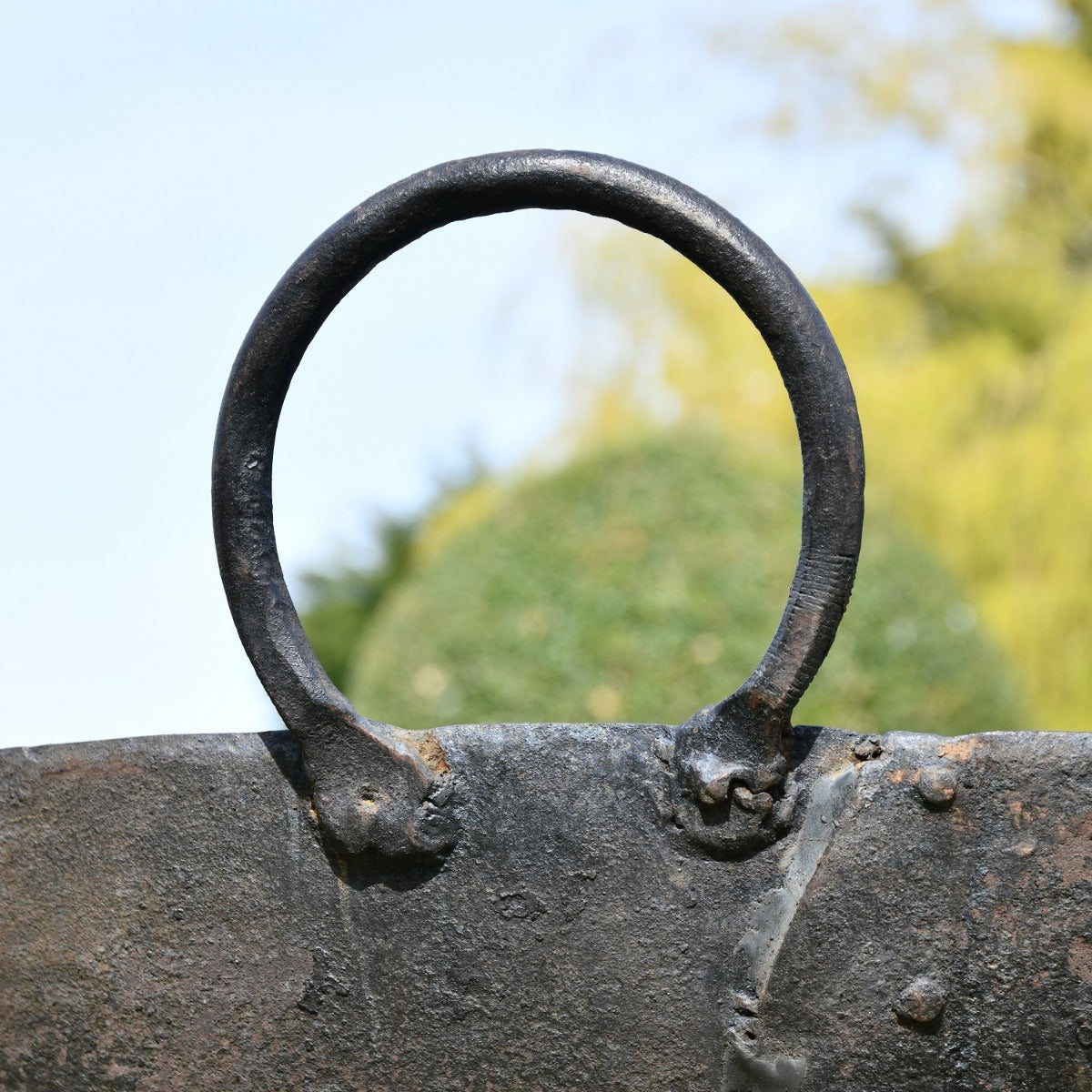 Close up of integrated handles 