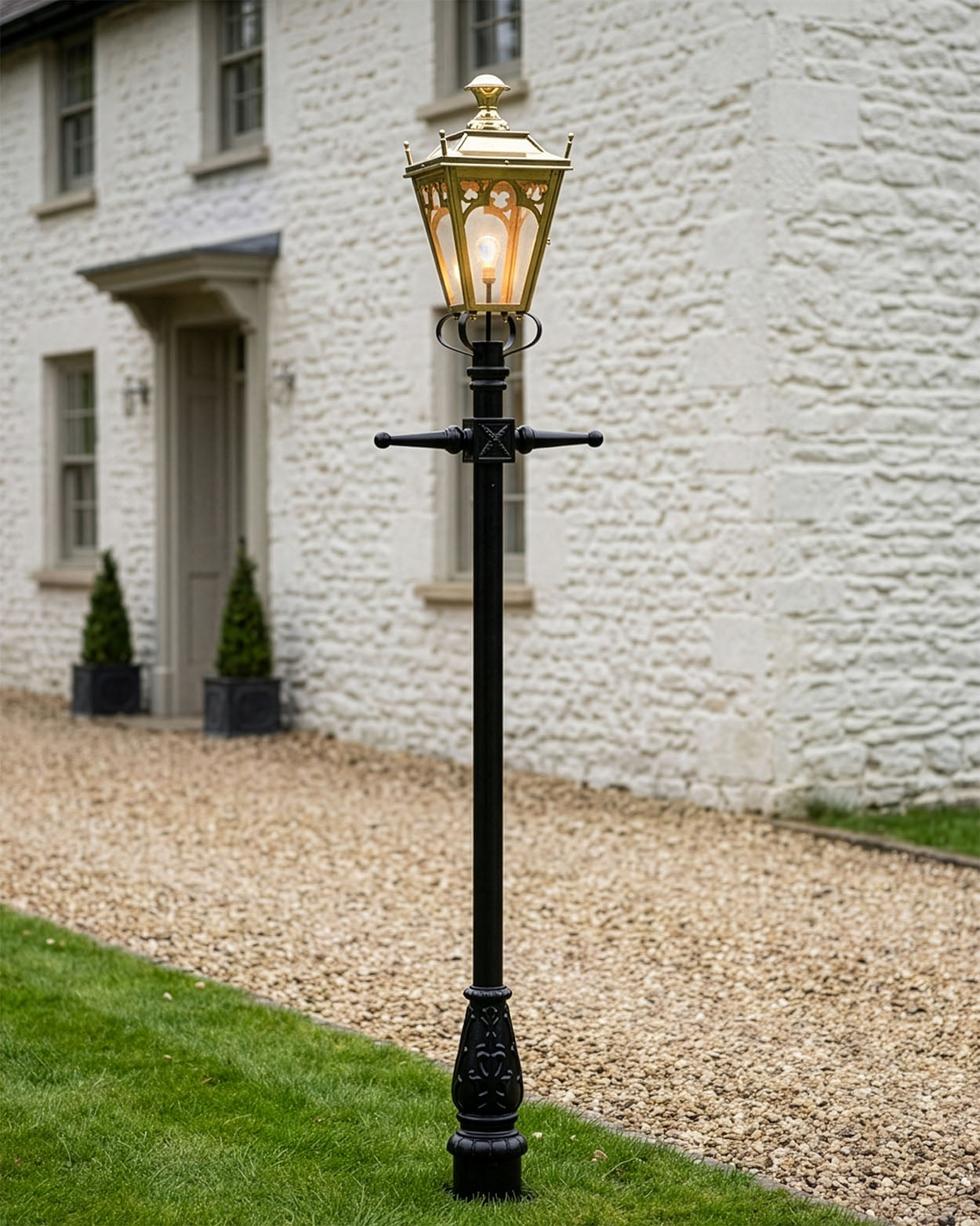 3.25m Extra Large Deluxe Polished Brass "Knightsbridge" Lamp Post Set Digital illustration