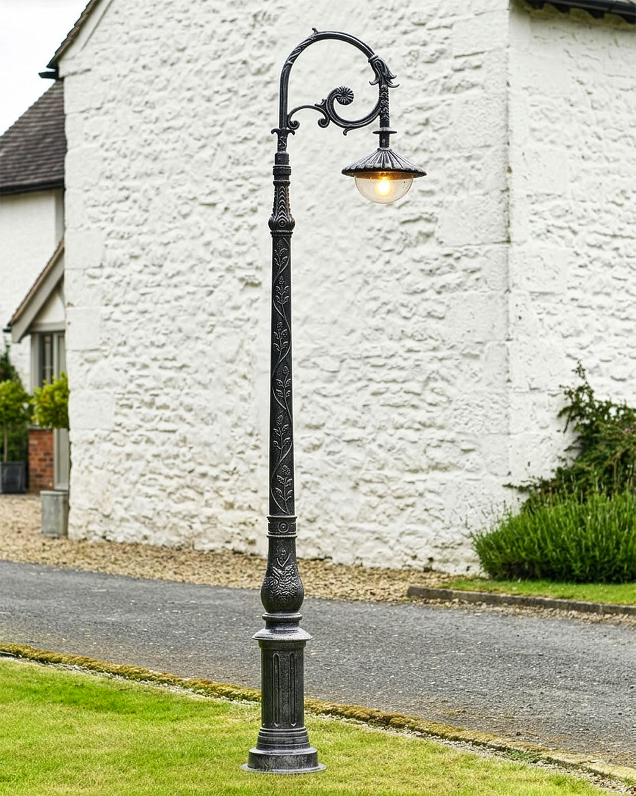 3.1m Antique Silver Deluxe Cast Iron Lamp Post Digital Illustration