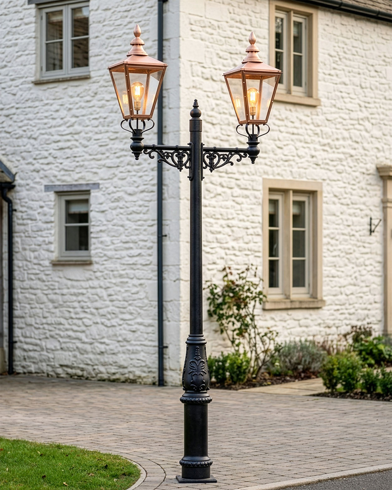 DOUBLE HEADED MANSION LIGHT Digital Illustration