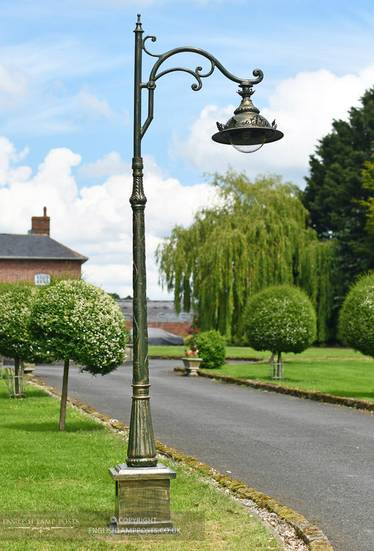 2.5m Pale Green Ornate Cast Iron Victorian Lamp Post With Man For Scale