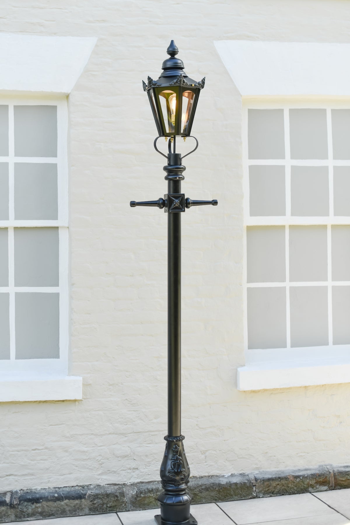 2.7m Black Victorian Hexagon Lamp Post