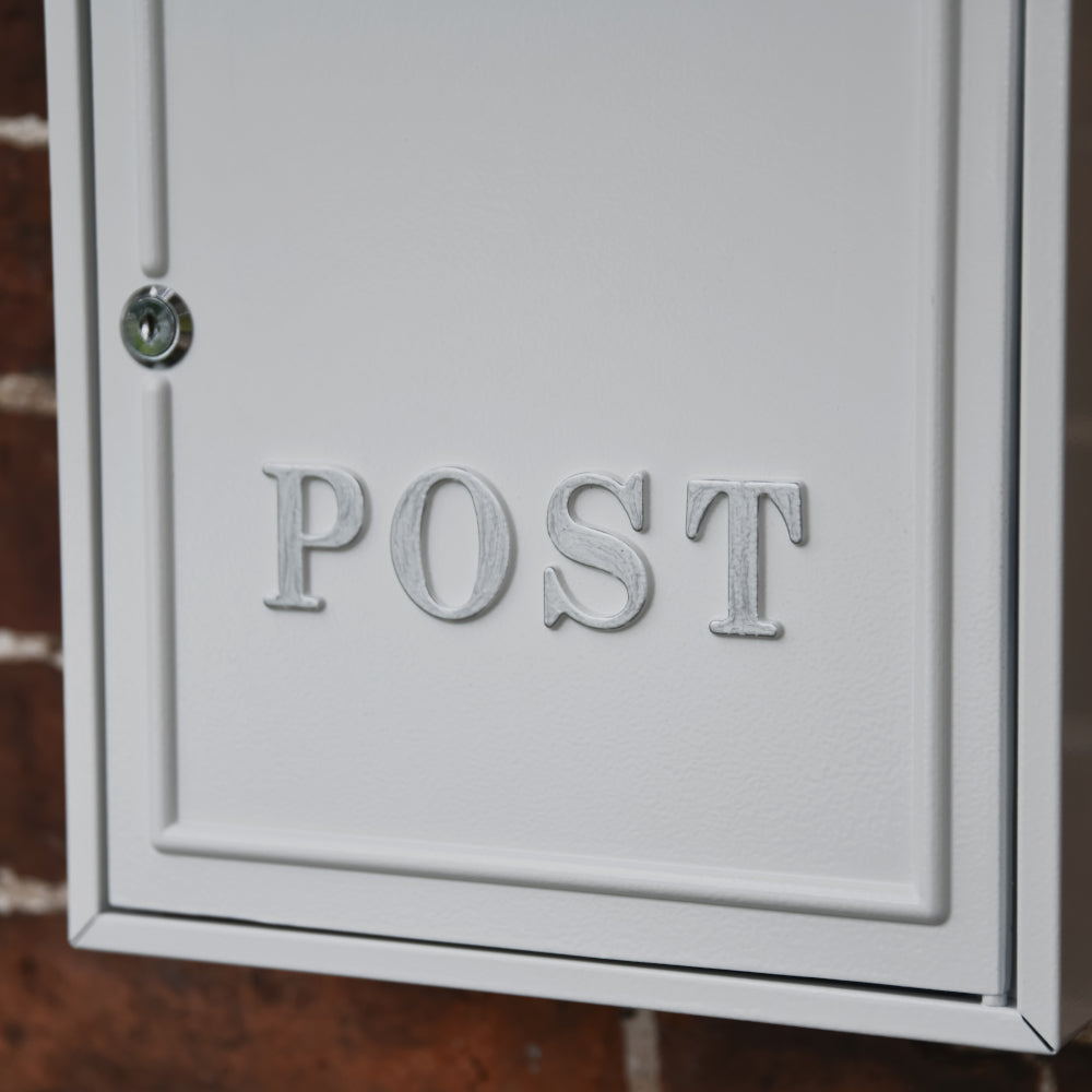 Close up of the embossed 'Post' lettering