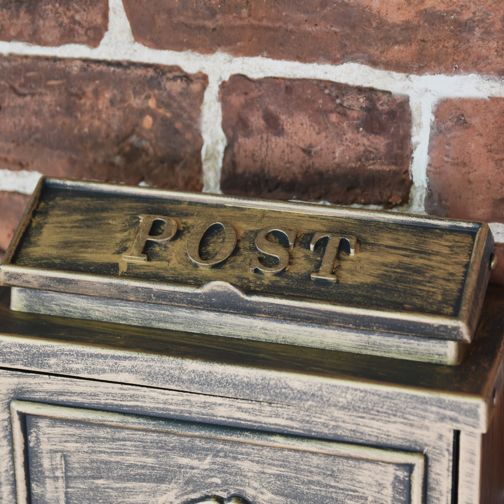 Close up of the embossed lettering on the letter flap