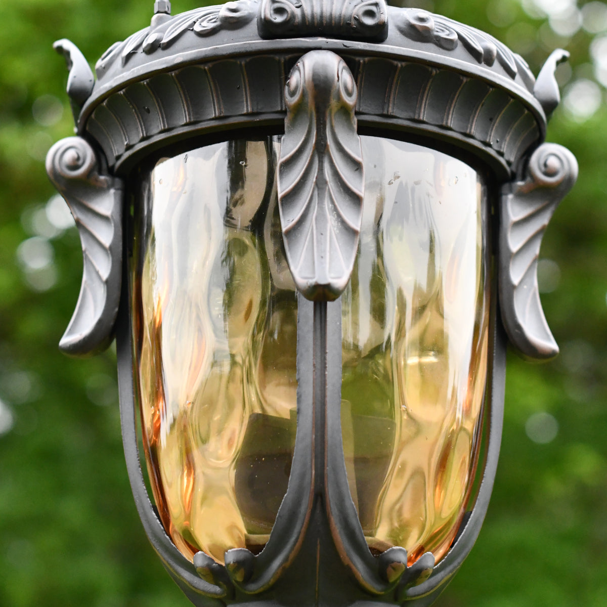 The dimpled glass panes 