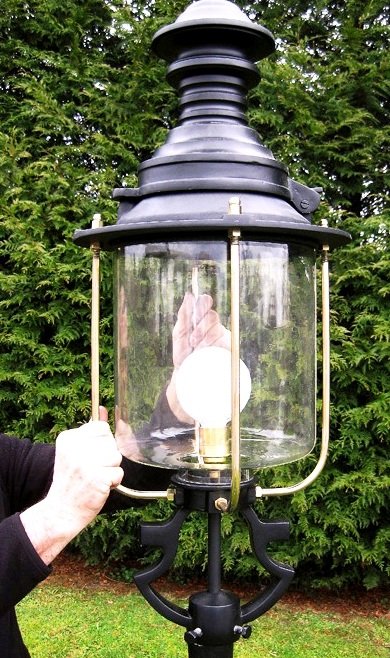 3.0m Belgravia lamp post in garden