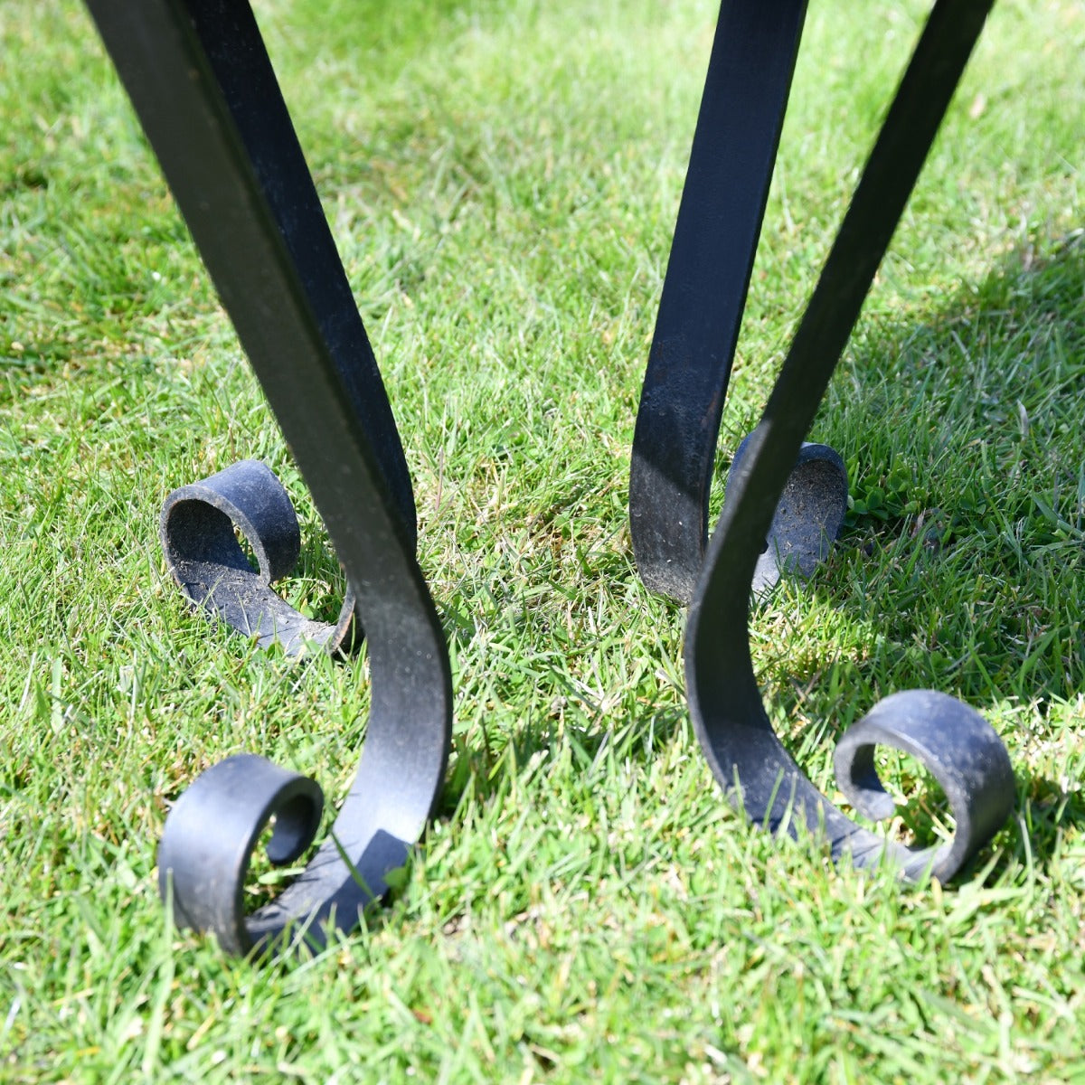 Close up of scroll stand feet 
