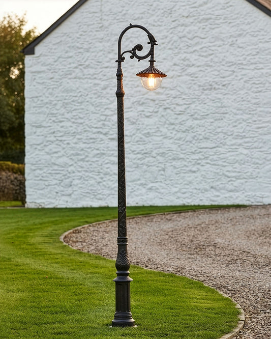 3M ANTIQUE BLACK CAST IRON TRADITIONAL LAMP POST Digital Illustration