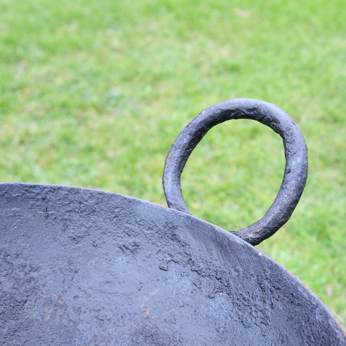 Close up of integrated handle 