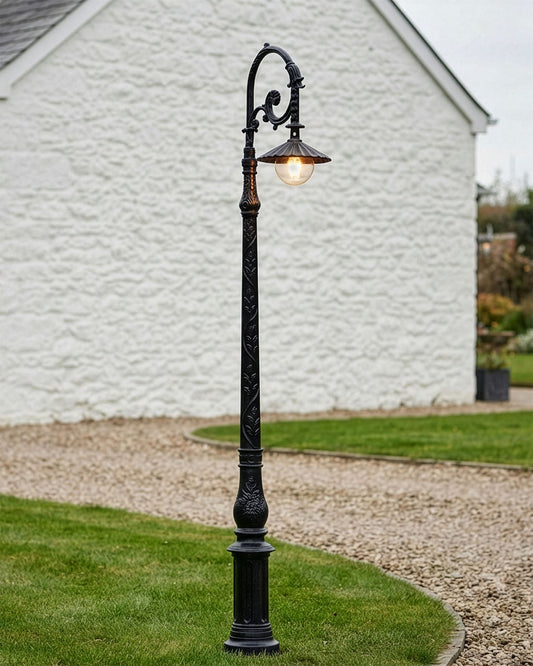 3.1m Antique Black Deluxe Victorian Cast Iron Lamp Post Digital Illustration