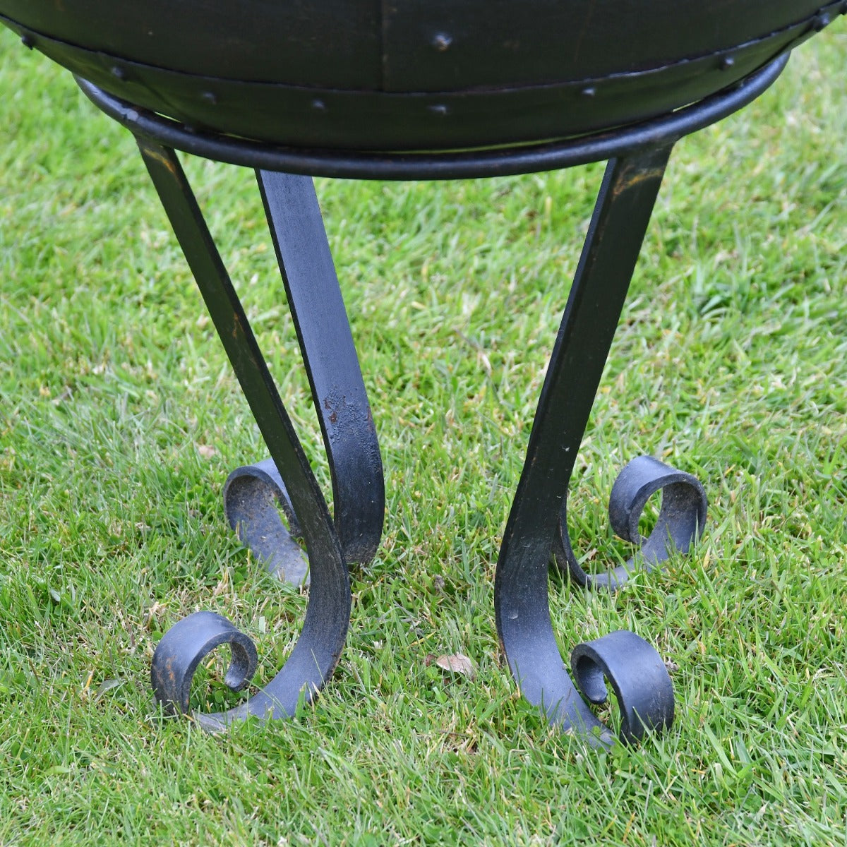 Close up of scroll feet on stand 