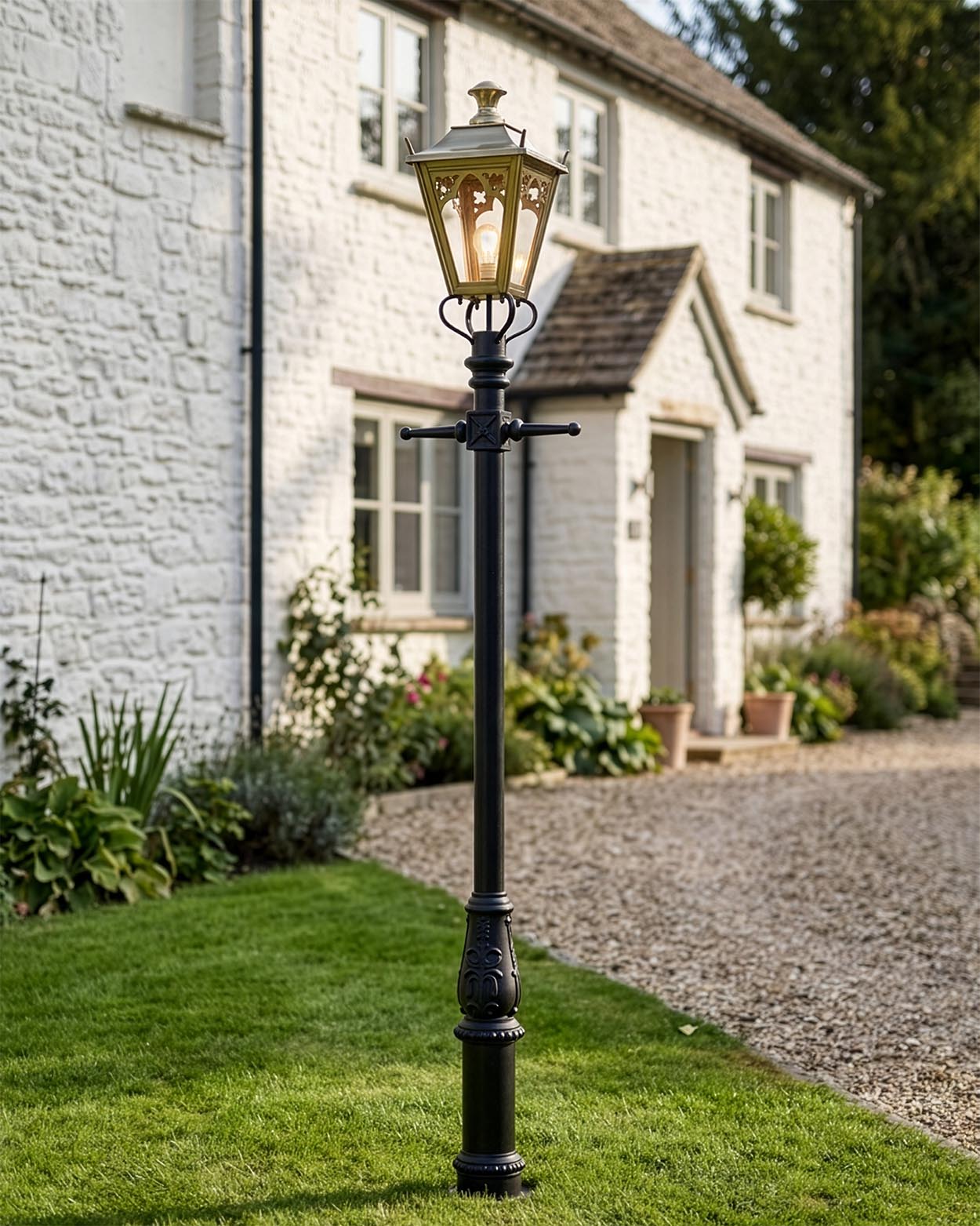 'Knightsbridge' 3.7m Polished Brass Lamp Post Set Digital Illustration