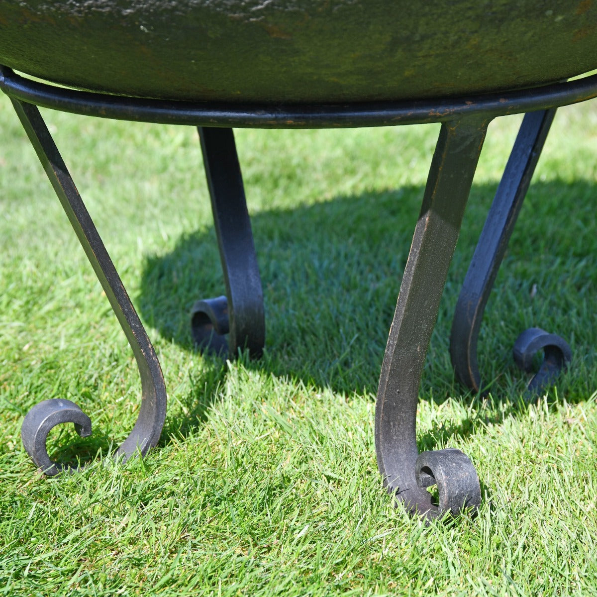Close up of Kadai Stand and scroll feet 