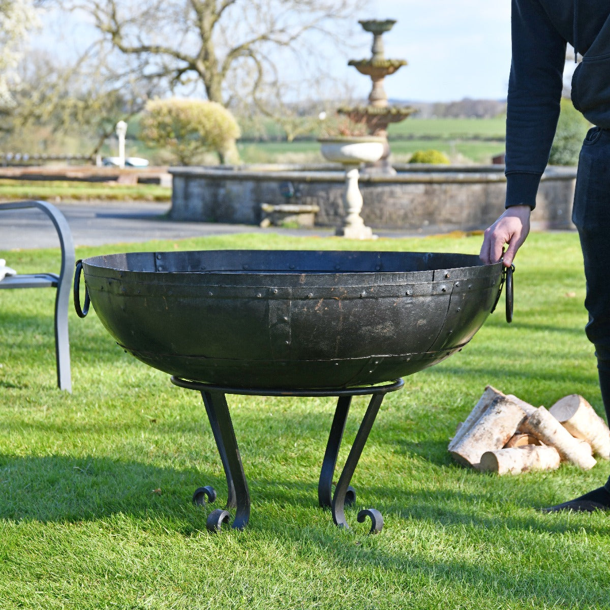 80cm Iron Kadai Fire Bowl in Garden Setting 
