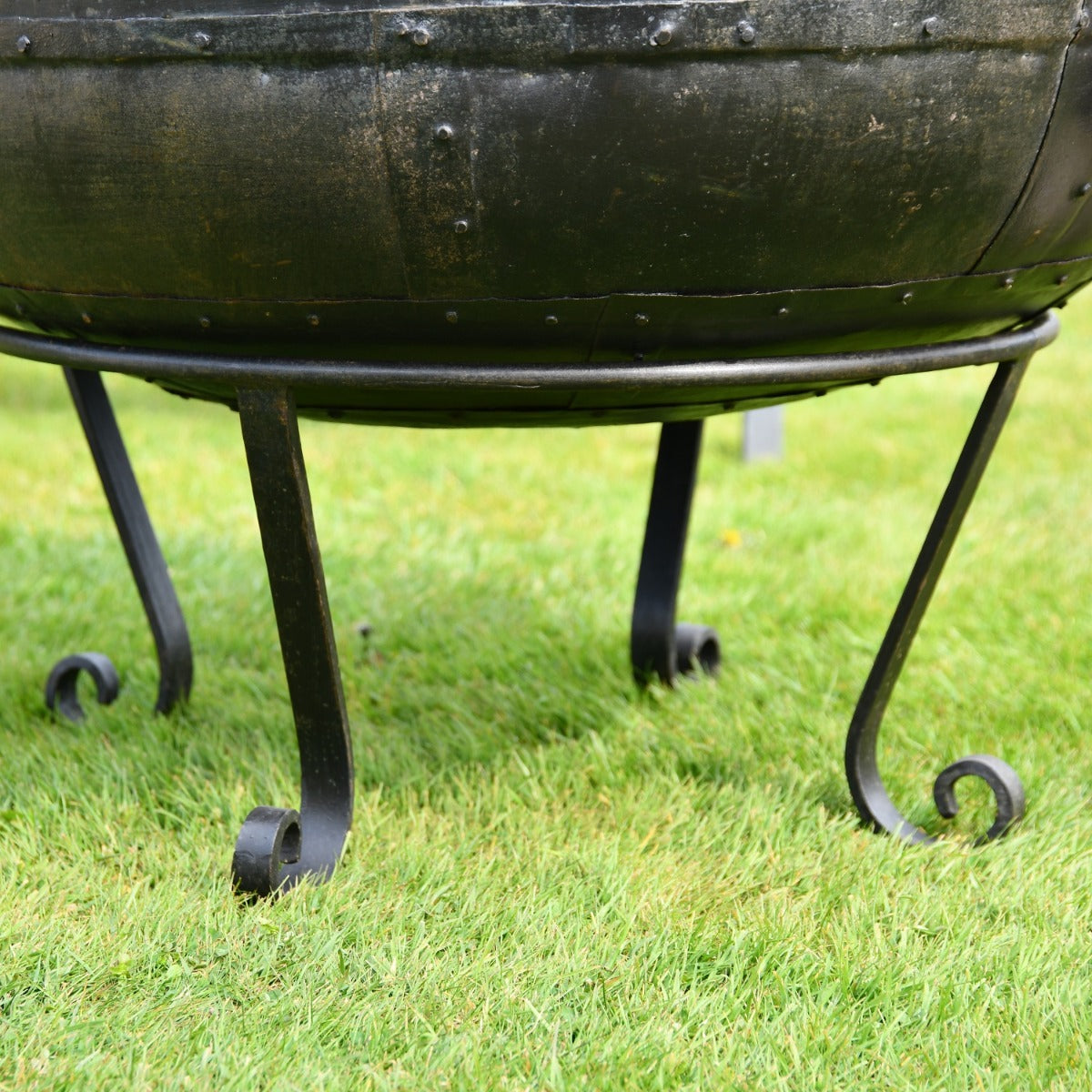 Close up of scroll feet on stand 