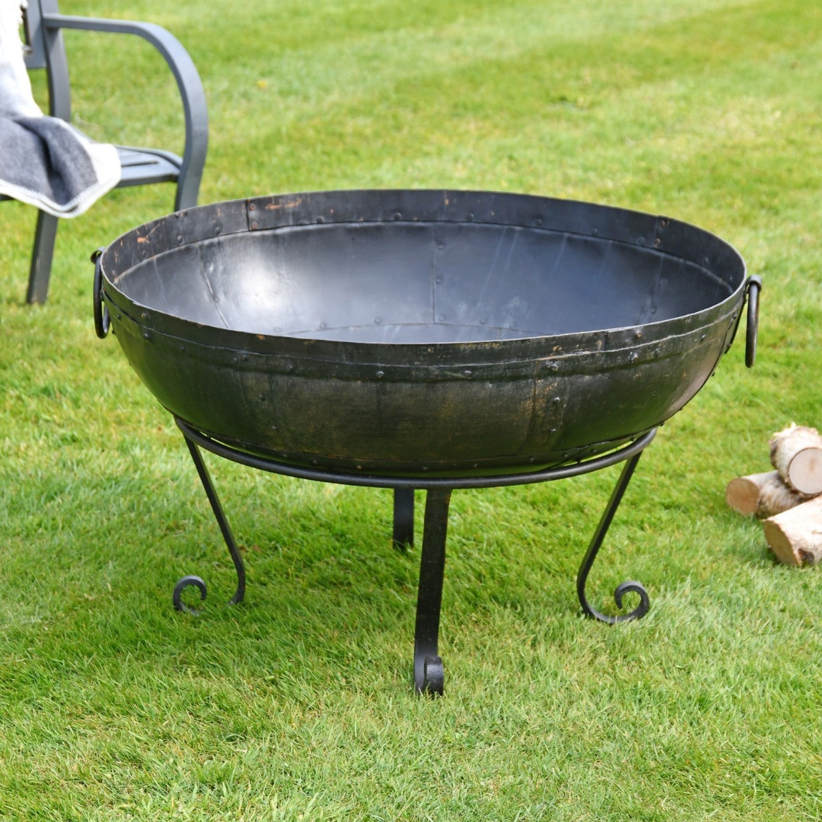 90cm Kadai Fire Bowl in Garden Setting 