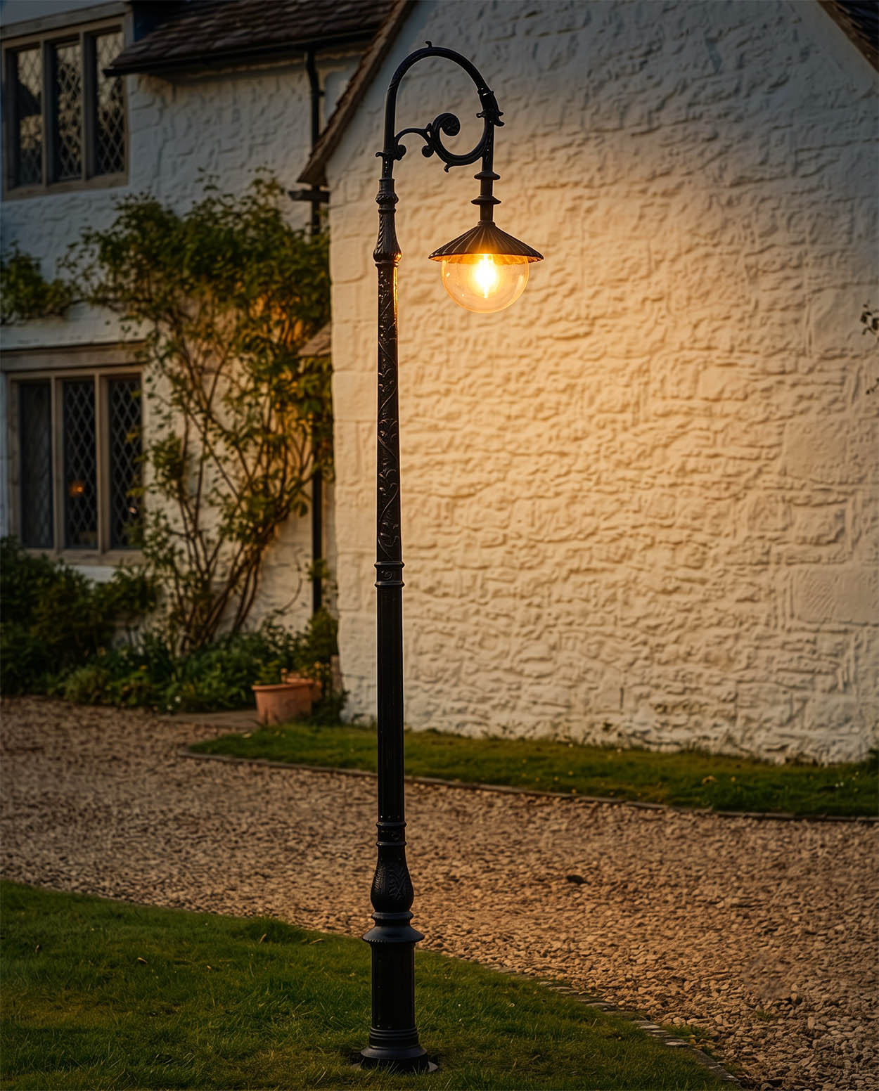 3.5m Antique Black Deluxe Traditional Lamp Post Digital Illustration At Night