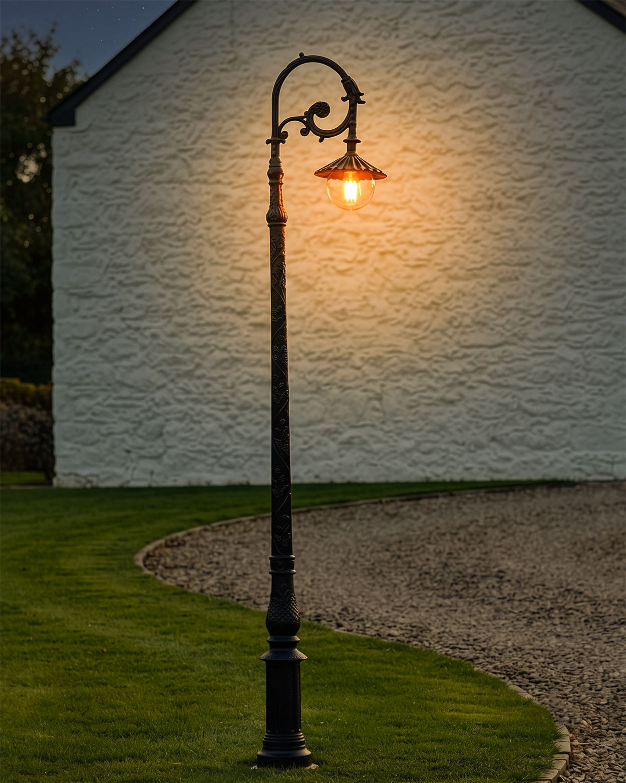 3M ANTIQUE BLACK CAST IRON TRADITIONAL LAMP POST Digital Illustration At Night 