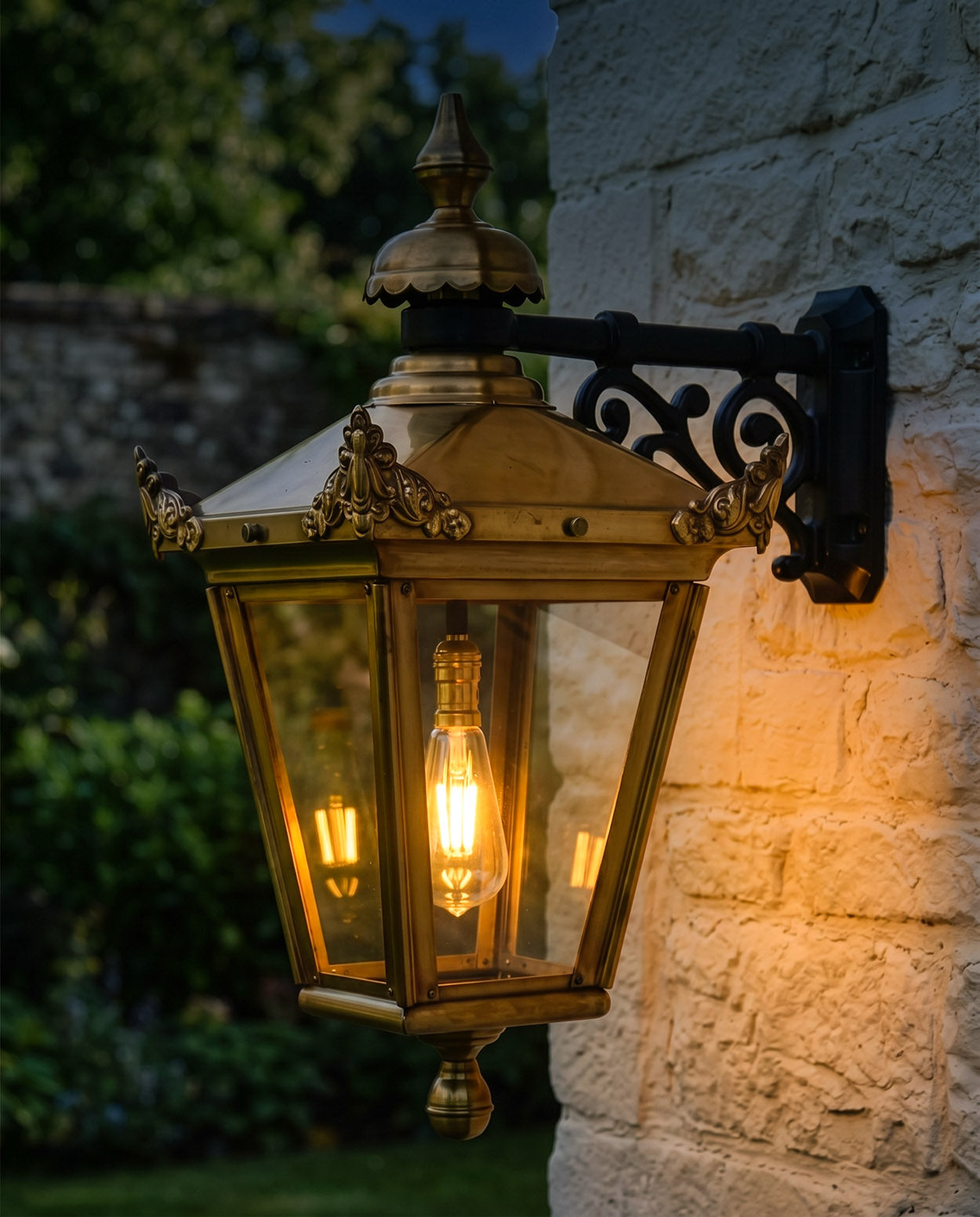 'PADWORTH' LARGE ANTIQUE BRASS TOP FIX WALL LIGHT Digital Illustration At Night