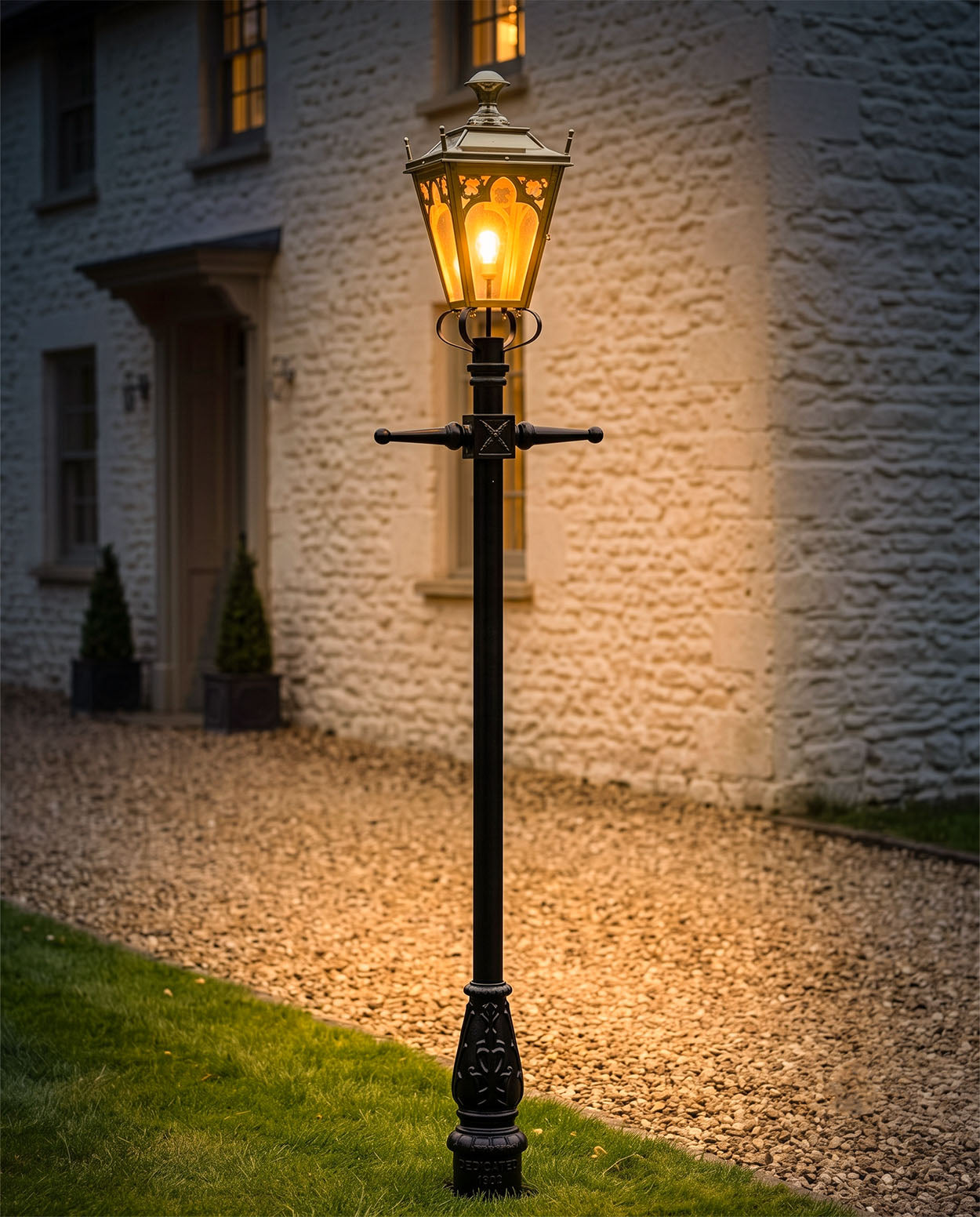 3.25m Extra Large Deluxe Polished Brass "Knightsbridge" Lamp Post Set Digital illustration At Night