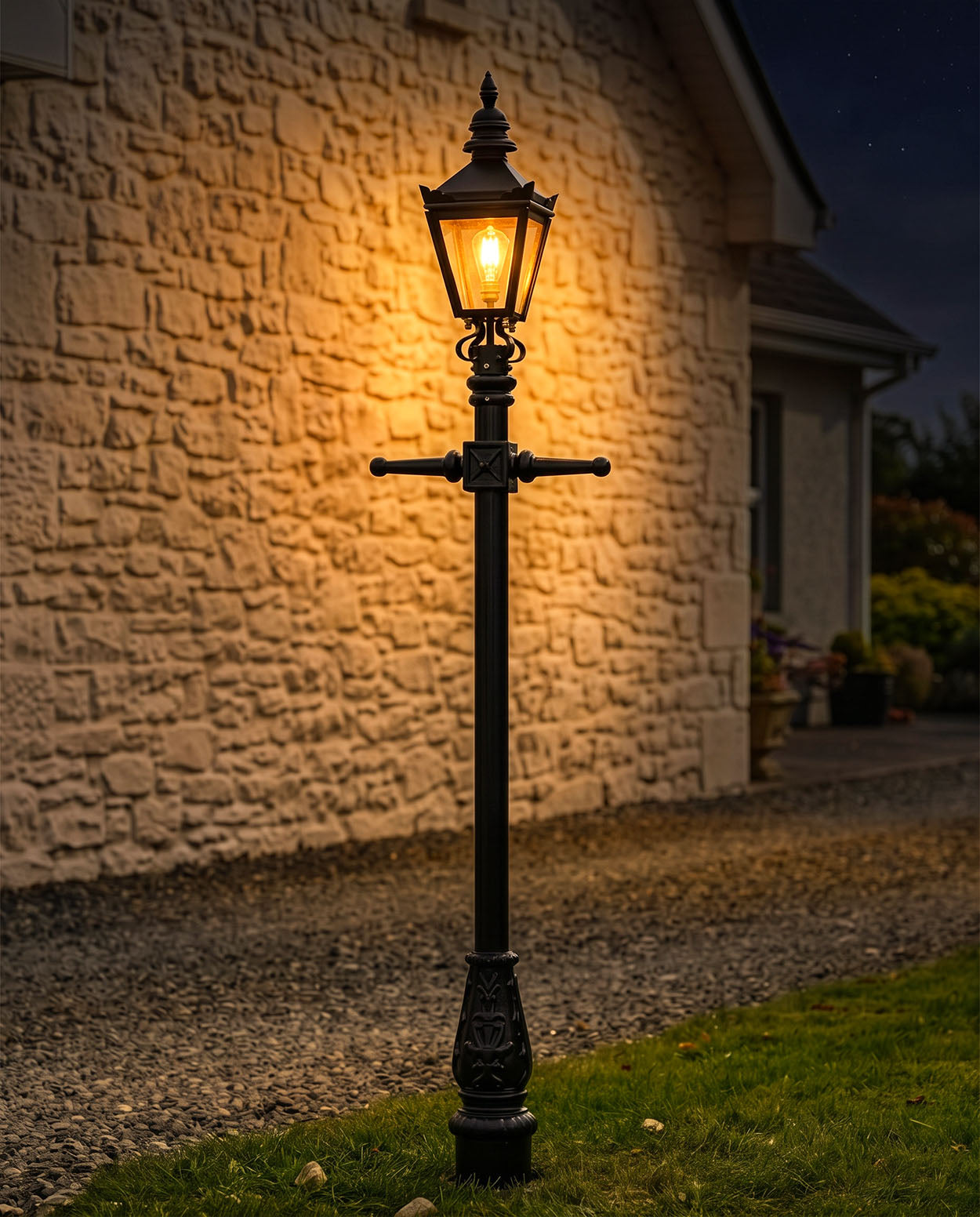 'Kensington' Lamp Post Set 2m Digital Illustration At Night