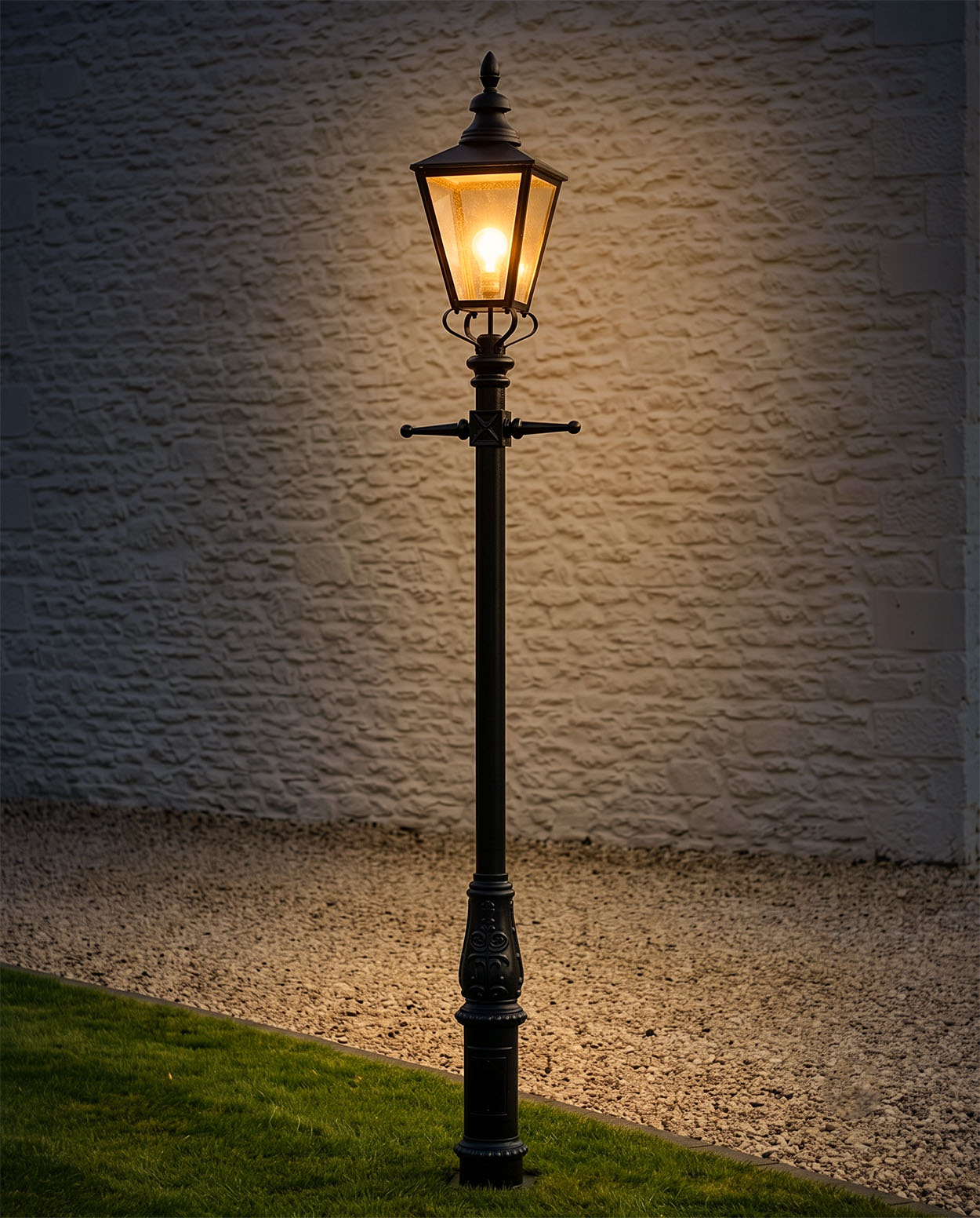 Large Cambridge Lamp Post Set 3.93m Digital Illustration At Night 
