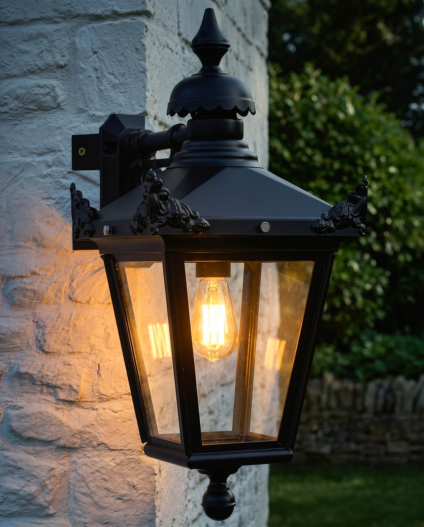 LARGE BLACK TOP FIX WALL LANTERN WITH CORNER MOUNT BRACKET Digital Illustration