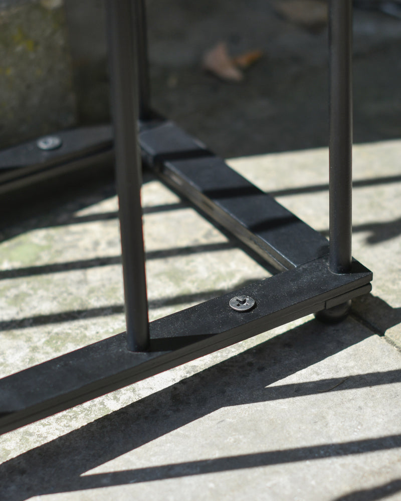 Magnified view of the steel base