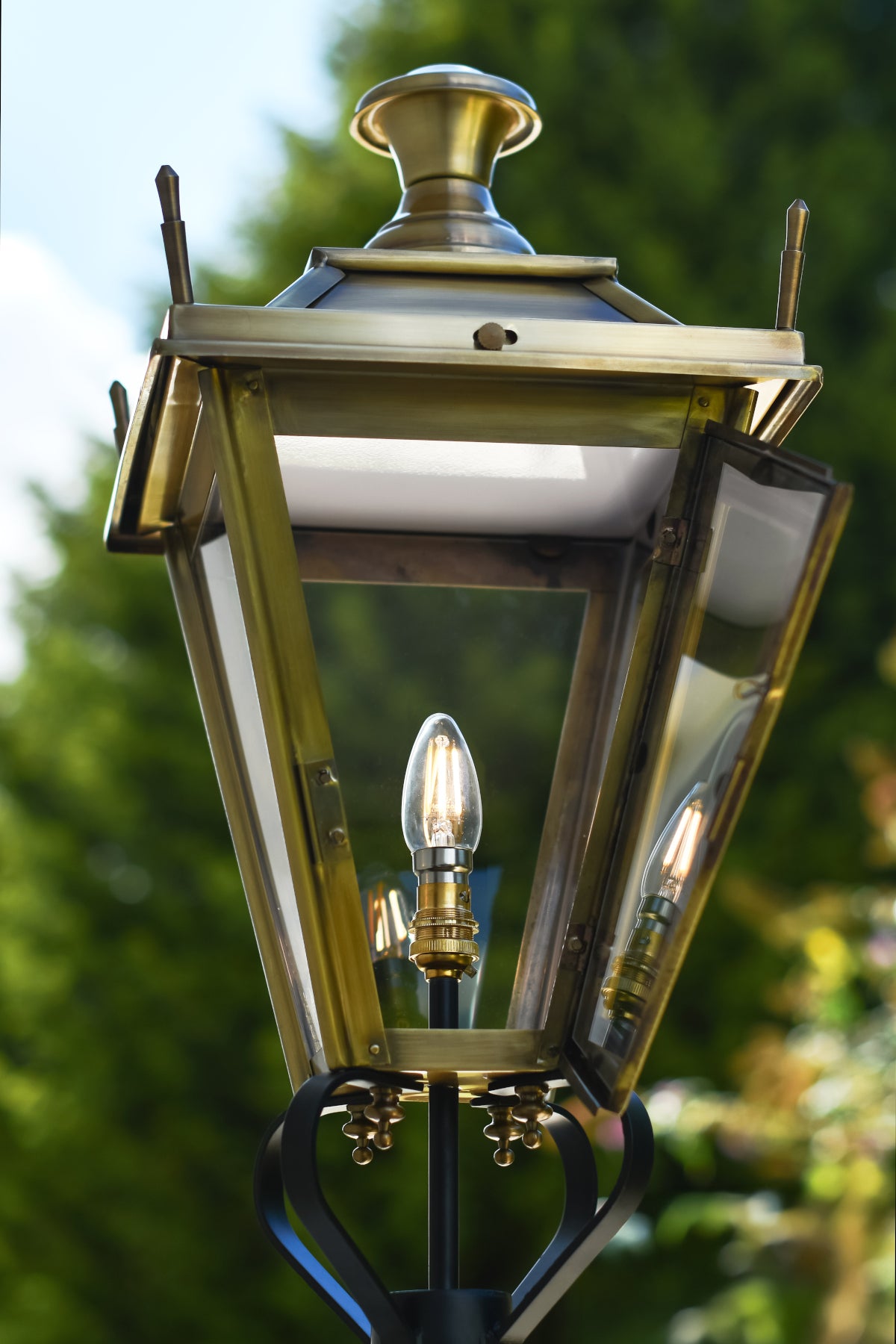 Antique Brass Dorchester Lantern Head Open