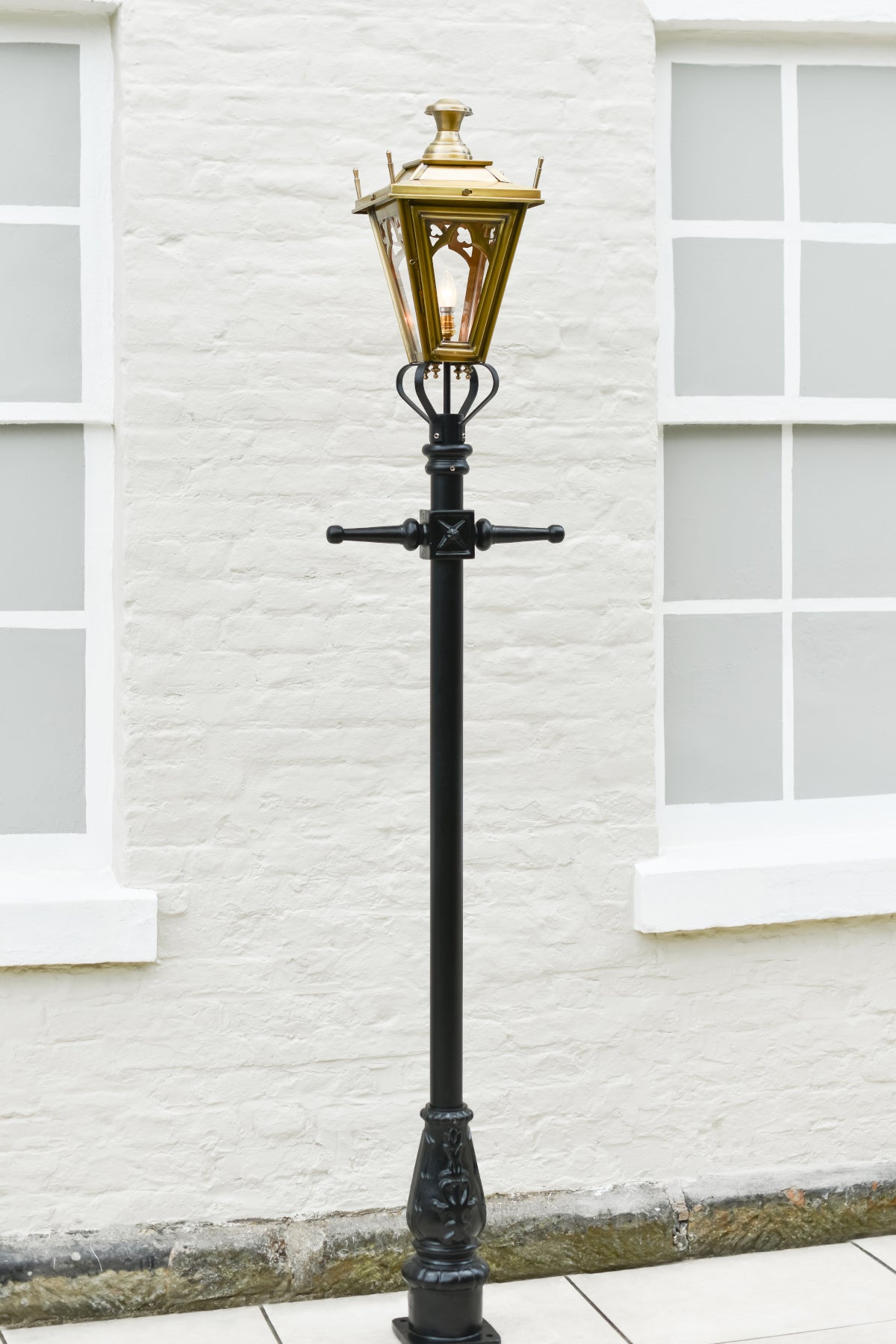 Antique Brass Feature lamp post 