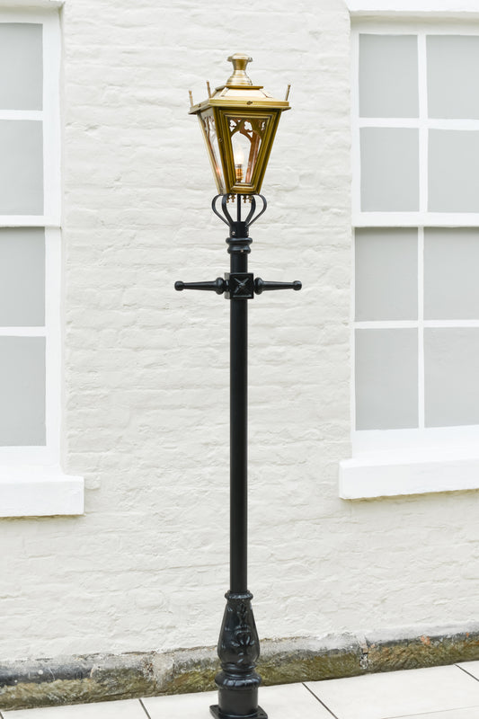 Antique Brass Feature lamp post 