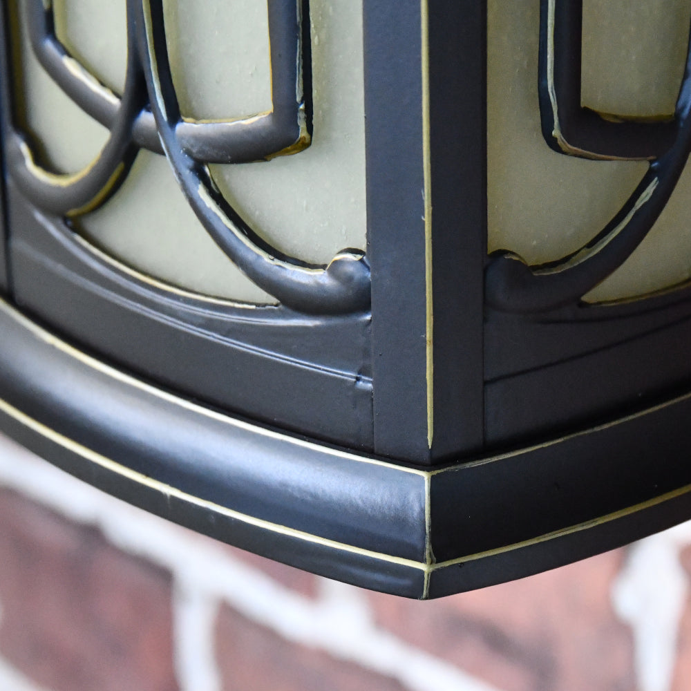 Close up of the lantern edge