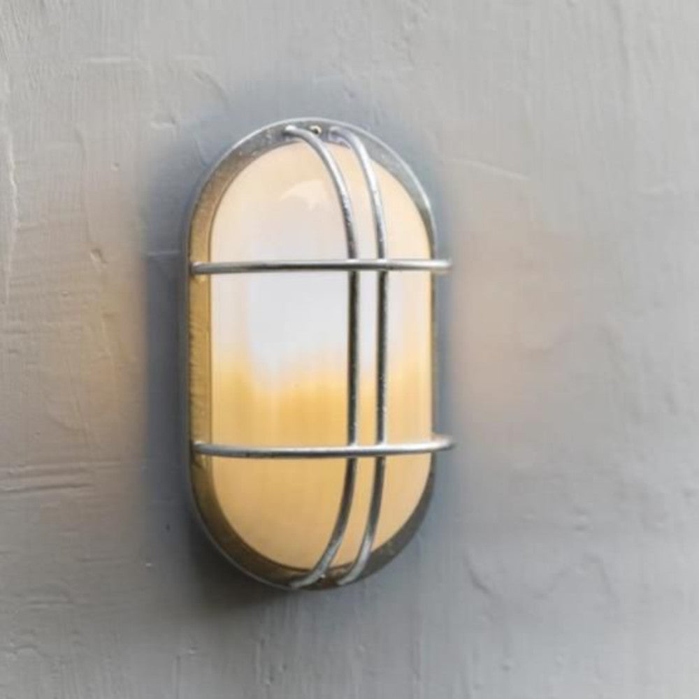Side profile of the steel wall light 