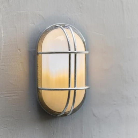 Side profile of the steel wall light 