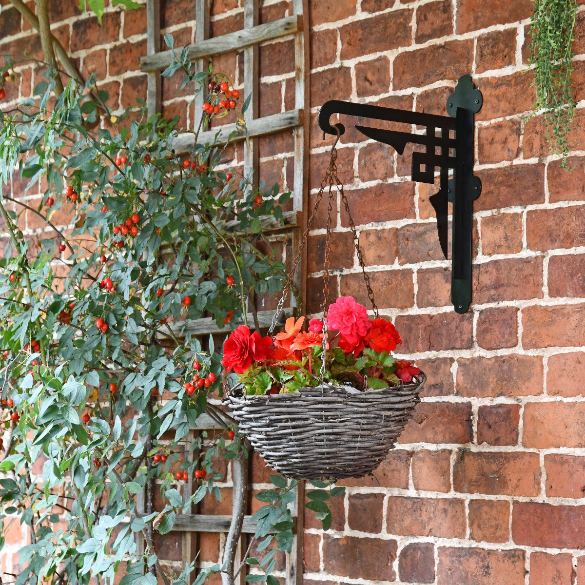 Art Deco Design Garden Hanging Basket Bracket