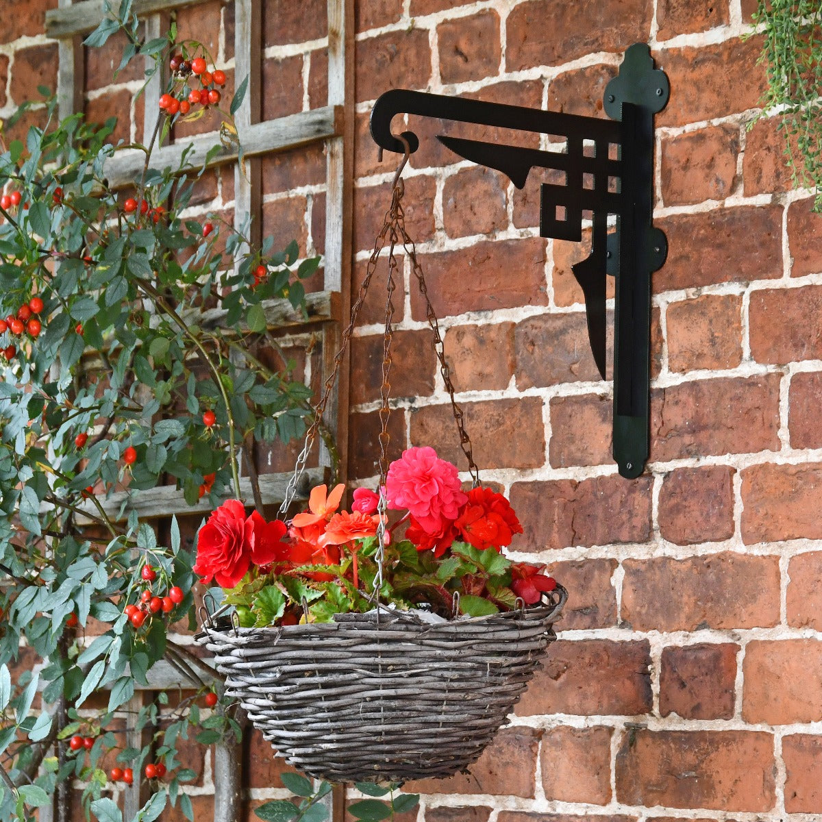 Art Deco Design Garden Hanging Basket Bracket