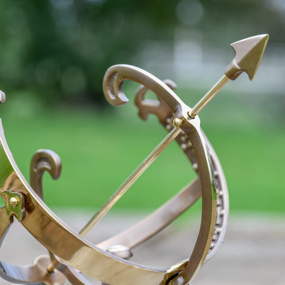 Magnified view of the bronze arrow
