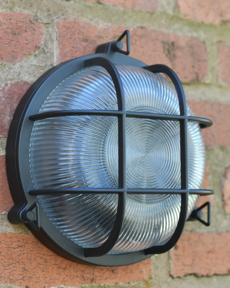 Close up of the ribbed pane