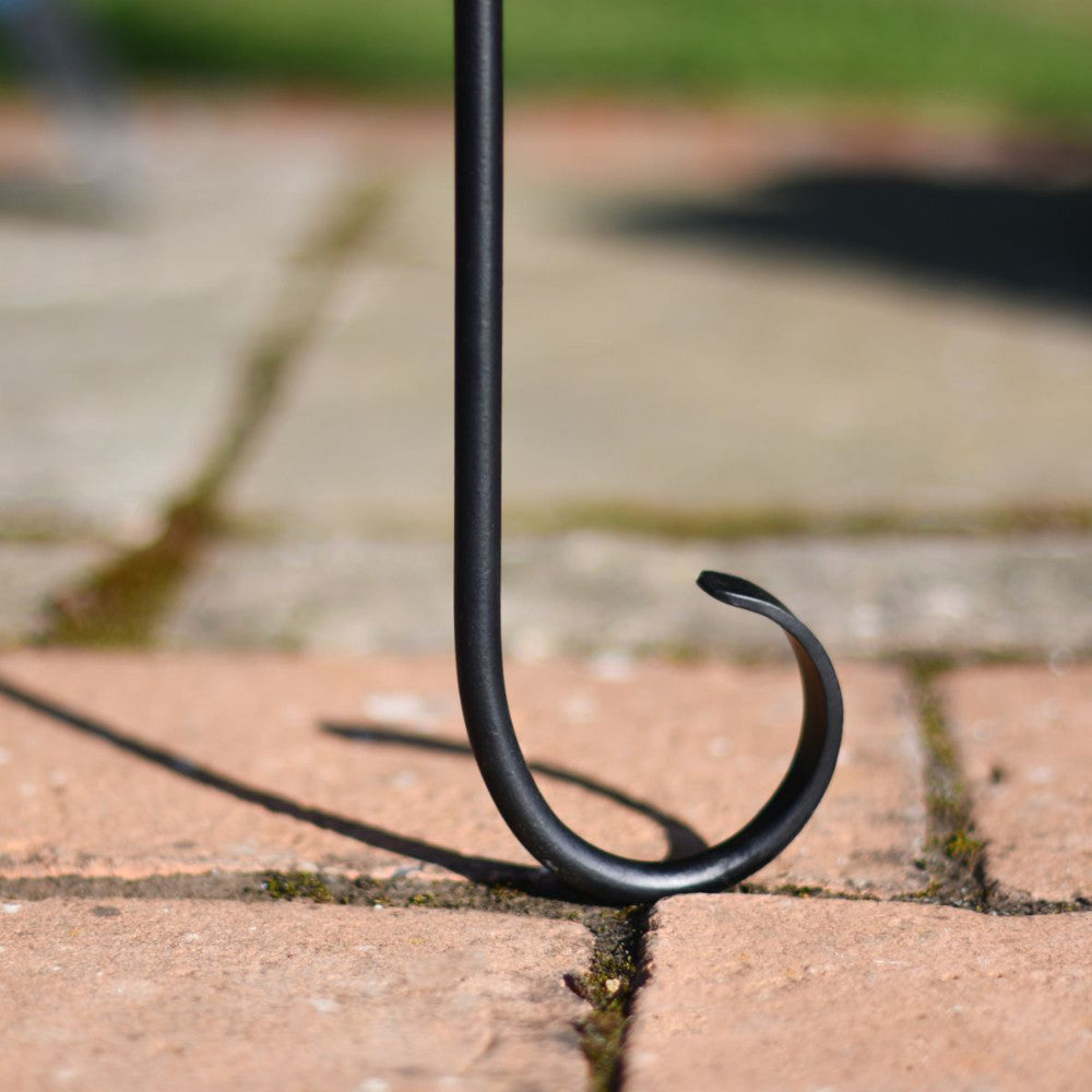 Close up of the coiled leg 
