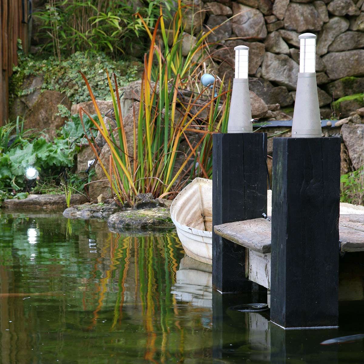 The plain 'Baron' bollards in situ