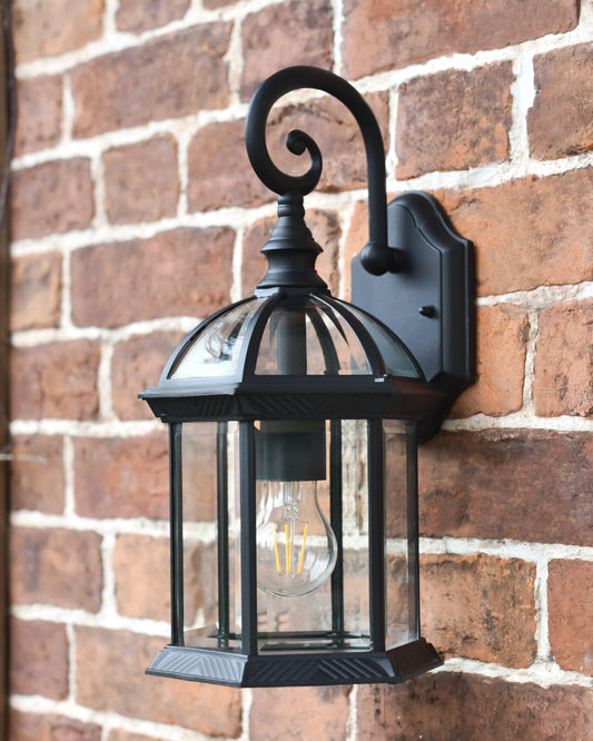 'Beeston' Traditional Outdoor Top Fix Wall Light