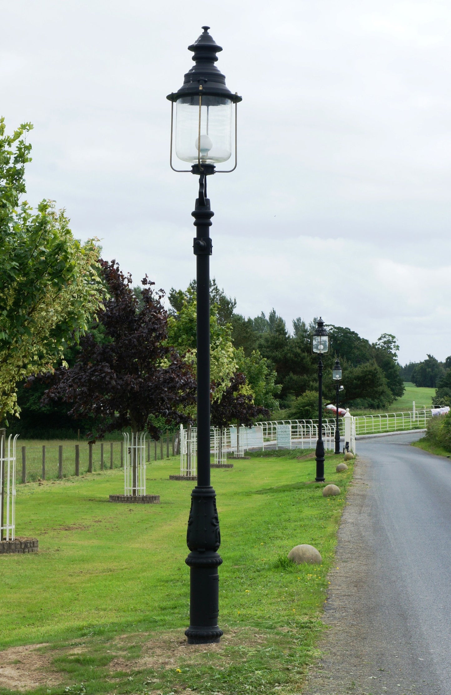 Belgravia lamp post lining driveway 
