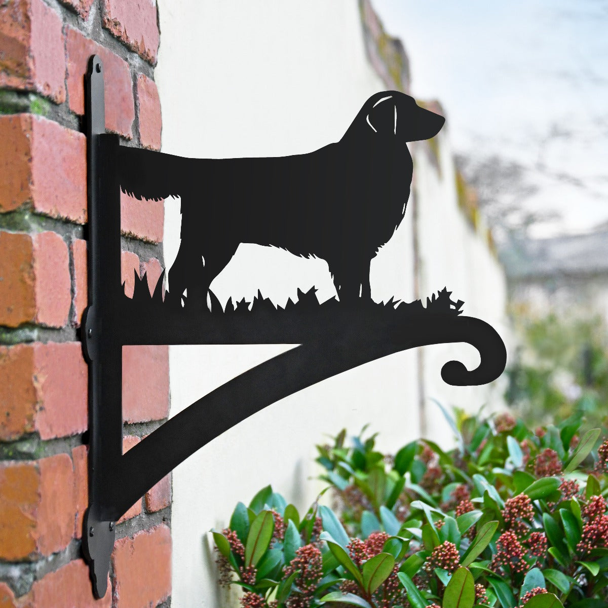 "'Golden Retriever'" Dog Garden Hanging Basket Bracket On Brick Wall