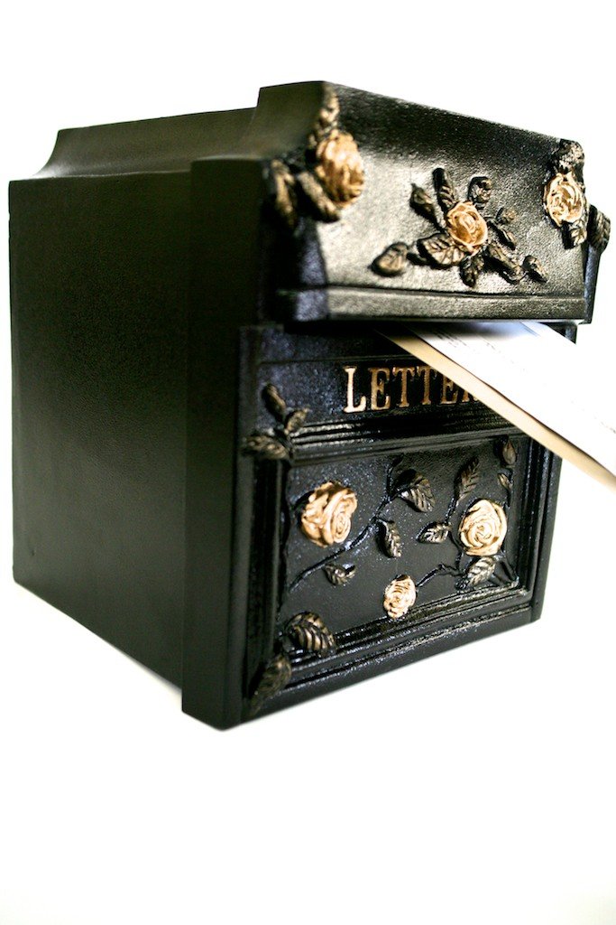 black post and letter box on stand1